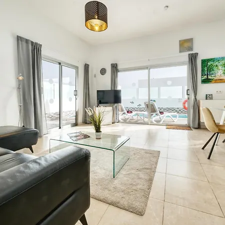 Дом отдыха Cassia - Private Pool, Foosball, Bbq, Air-con And Sat Tv
